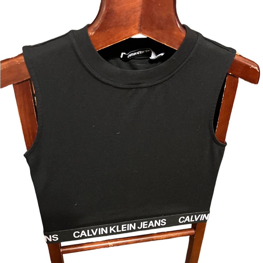 Calvin Klein cropped top size M
